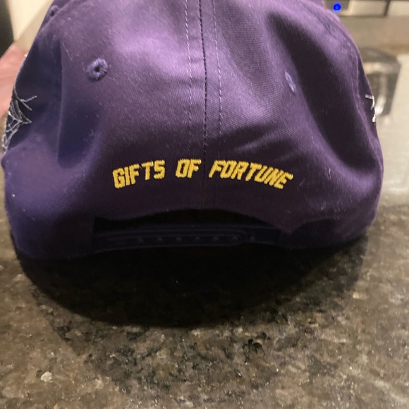 Trucker hat - Picture 3 of 5